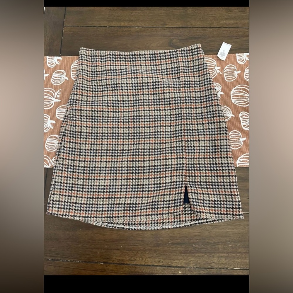 Old Navy Plaid Mini Skirt in Black, Cream & Tan